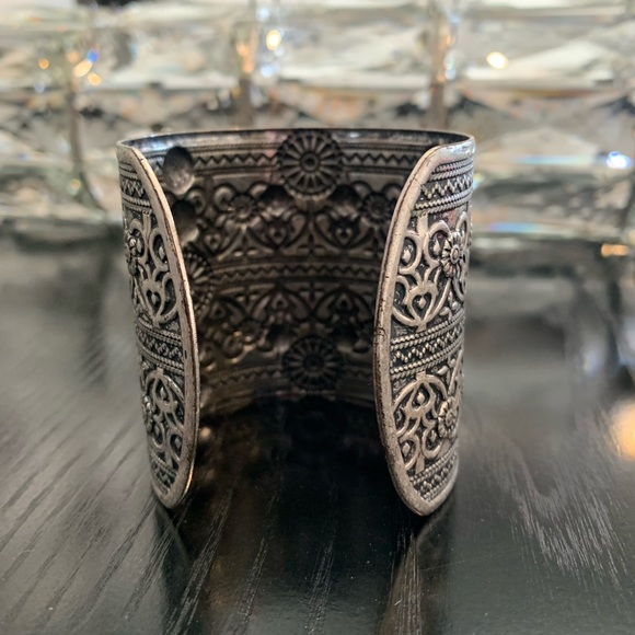 Ladies cuff bracelet - Picture 4 of 4